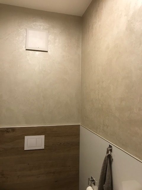 Referenzen Maler Hessler Gifhorn Bad mit Handtuchhalter, beiger Hintergrund
